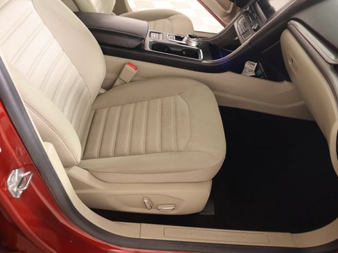Used 2019 Ford Fusion SE FWD image 13