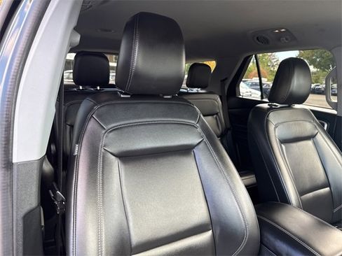 Used 2022 Ford Explorer XLT w/ Equipment Group 202A image 31