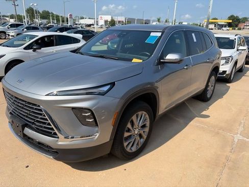 Used 2025 Buick Enclave Preferred FWD image 21