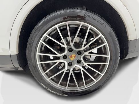 Used 2023 Porsche Cayenne AWD/4WD image 43