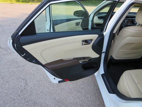 Used 2014 Toyota Avalon Limited image 10