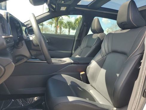 Used 2023 Toyota Crown Limited w/ Advanced Technology Package image 18