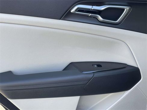 Used 2023 Kia Sportage EX image 25