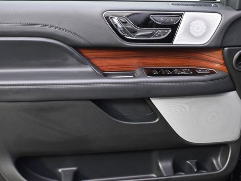 Used 2023 Lincoln Navigator Reserve image 23