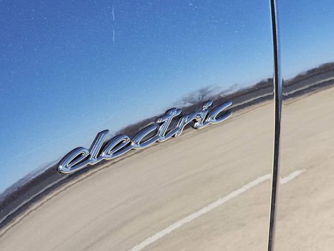 Certified 2025 Porsche Macan 4S Electric image 31