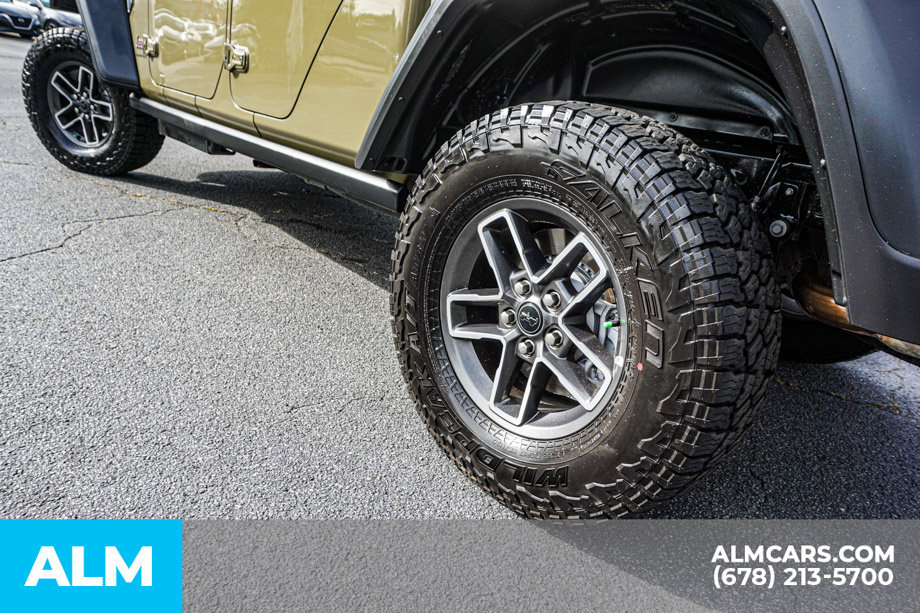 Used 2026 Jeep Gladiator Mojave AWD/4WD image 15