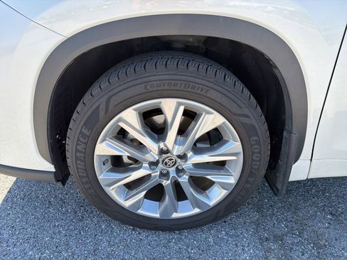 Used 2021 Toyota Highlander Limited AWD/4WD image 19