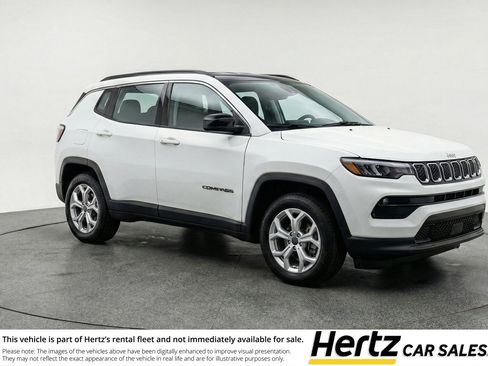 Used 2025 Jeep Compass Latitude AWD/4WD image 1