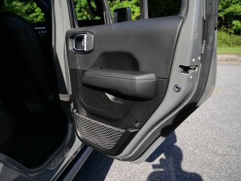 Used 2020 Jeep Gladiator Overland image 37