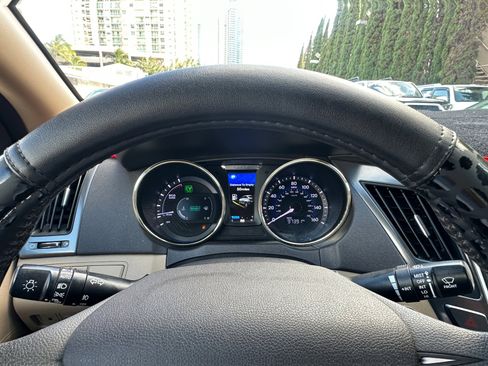 Used 2011 Hyundai Sonata Hybrid w/ Premium Equipment Pkg 2 FWD image 11