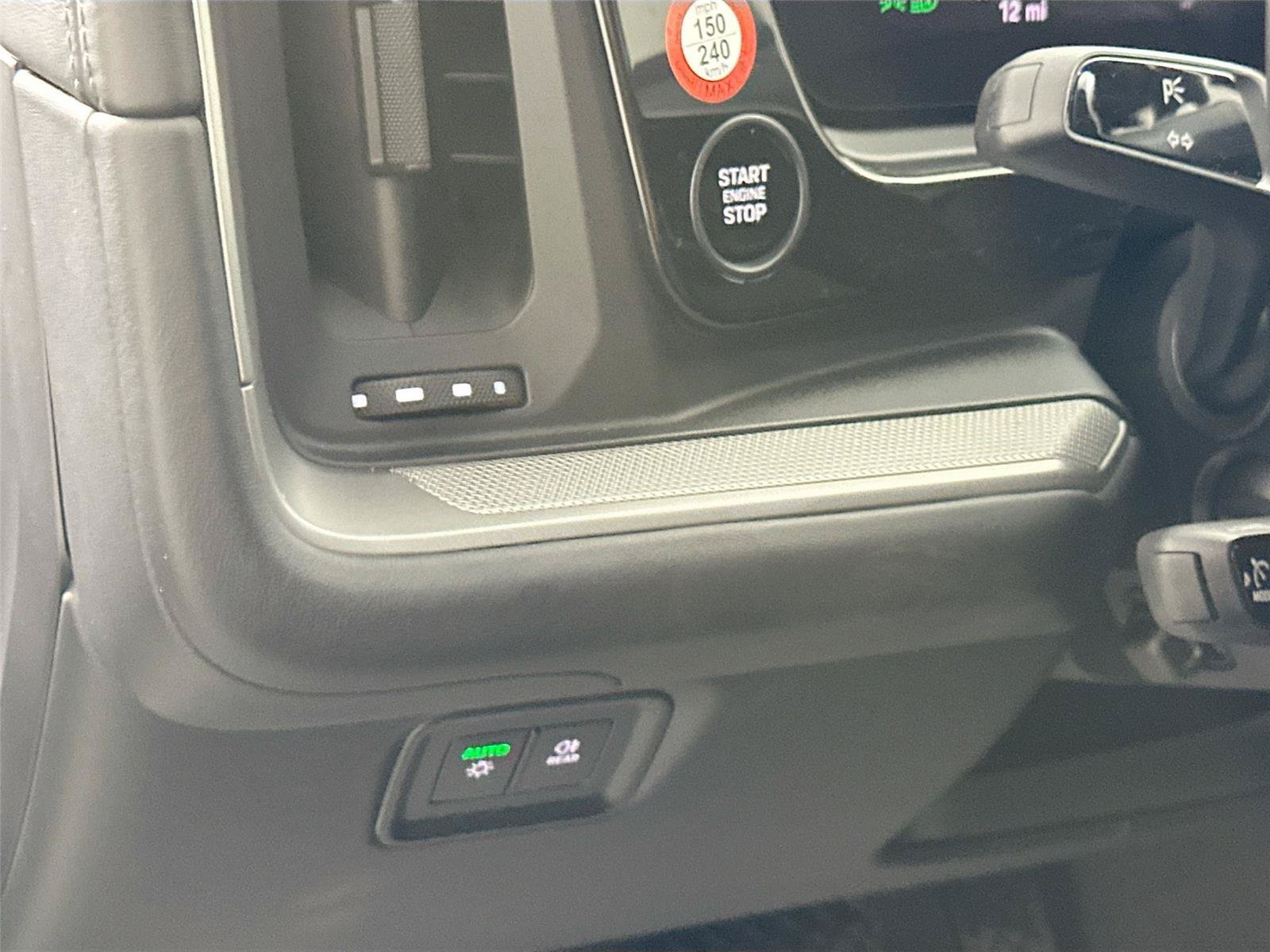Certified 2026 Porsche Cayenne AWD/4WD image 32