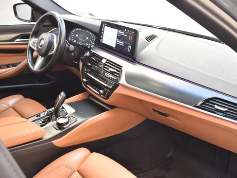 Used 2023 BMW M550i xDrive w/ Executive Package image 26