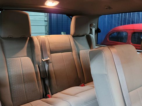Used 2014 Ford Expedition XLT image 23