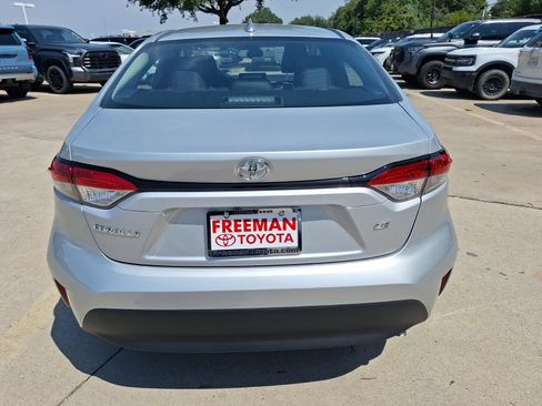 Used 2026 Toyota Corolla LE FWD image 5