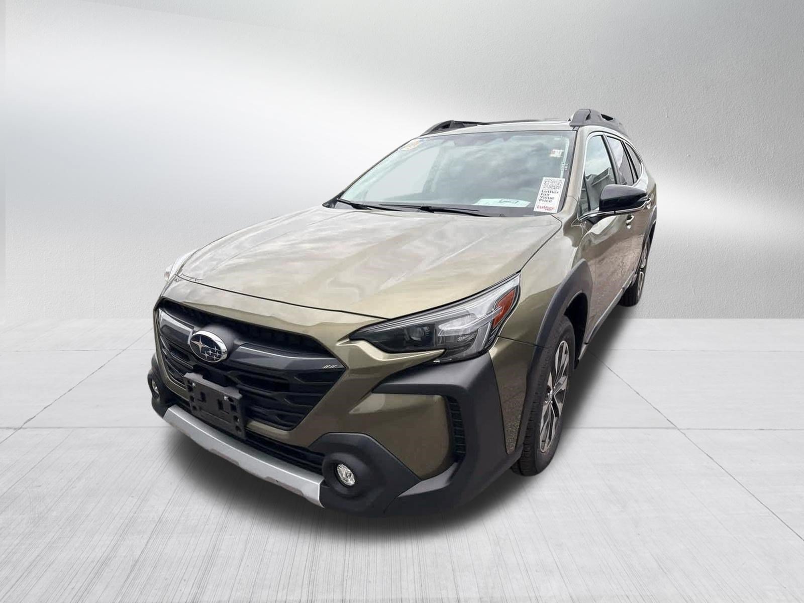 Used 2025 Subaru Outback Limited w/ Tech Package 3 AWD/4WD image 4