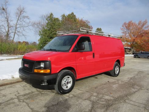 Used 2017 GMC Savana 3500 image 2