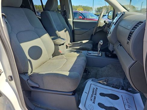 Used 2018 Nissan Frontier SV image 14