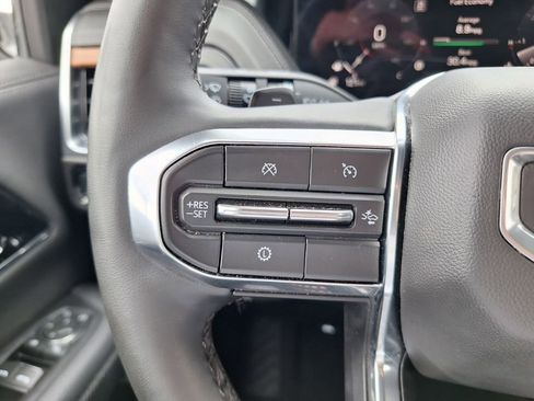 Used 2025 GMC Yukon XL Denali image 17