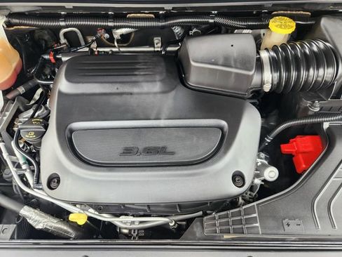 Used 2020 Chrysler Pacifica Touring-L w/ S Appearance Package image 30