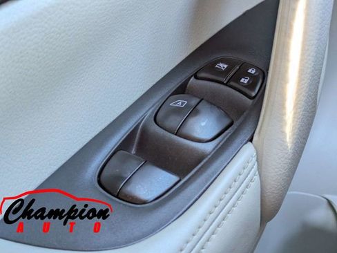 Used 2018 Nissan Rogue Sport SL FWD image 27