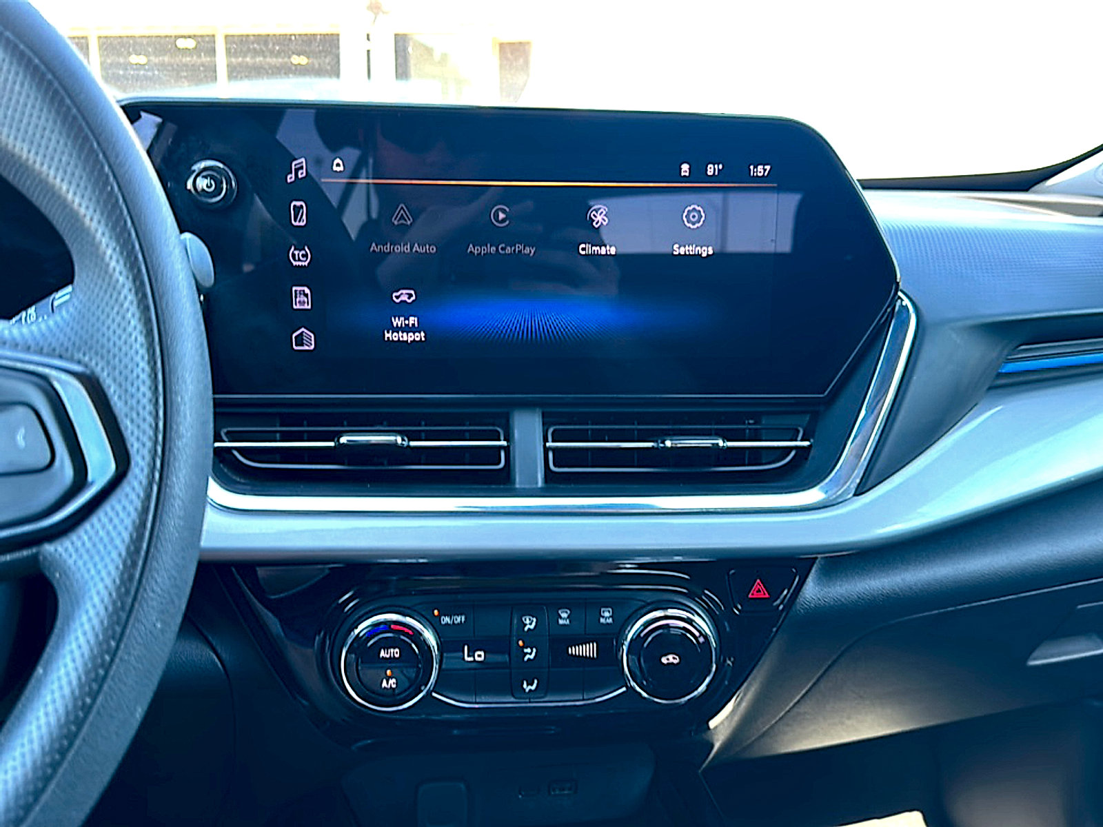Used 2025 Chevrolet Trax LT FWD image 32