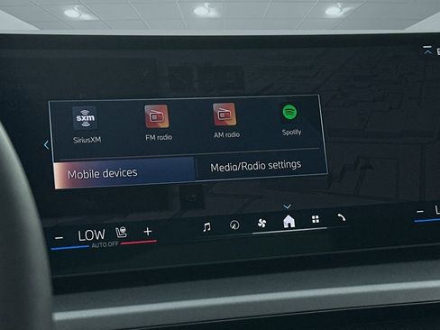 Used 2025 BMW 230i Coupe w/ Premium Package image 20