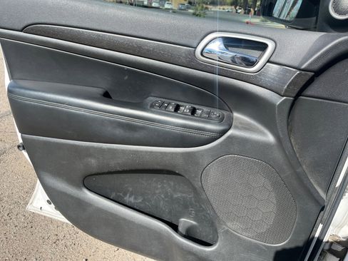 Used 2017 Jeep Grand Cherokee Altitude image 13