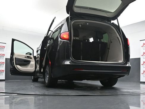 Used 2023 Chrysler Voyager LX FWD image 44