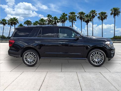 Used 2024 Ford Expedition Limited image 11