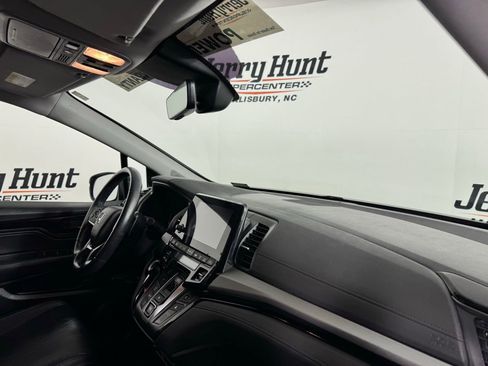Used 2023 Honda Odyssey Touring image 32