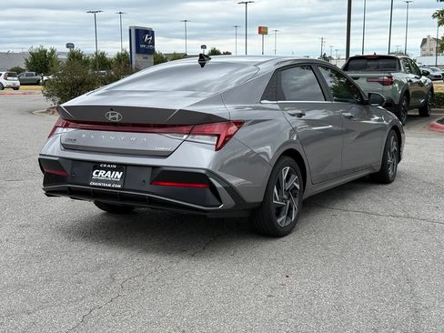Used 2024 Hyundai Elantra Limited FWD image 7