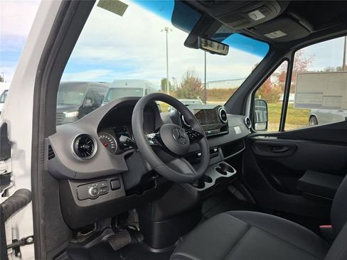 New 2025 Mercedes-Benz Sprinter 2500 image 20