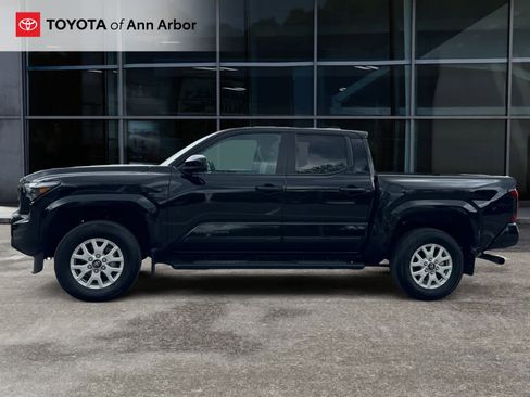 Used 2024 Toyota Tacoma SR5 AWD/4WD image 9
