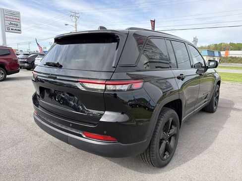Used 2023 Jeep Grand Cherokee Limited w/ Black Appearance Package RWD image 6