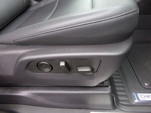 Used 2024 Chevrolet Silverado 3500 LTZ w/ LTZ Premium Package image 35