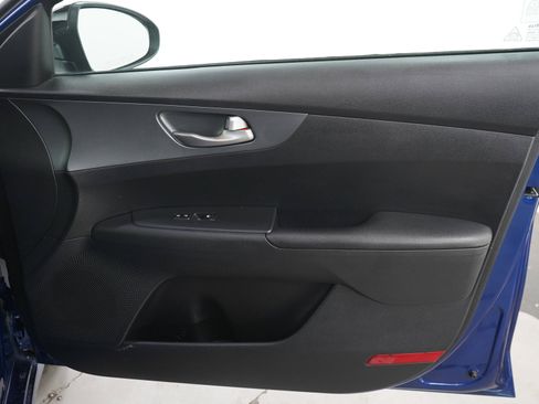 Used 2020 Kia Forte LXS FWD image 9