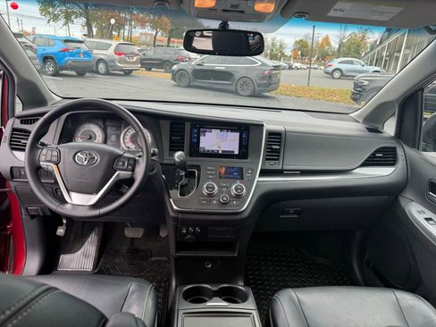 Used 2015 Toyota Sienna SE Premium image 36