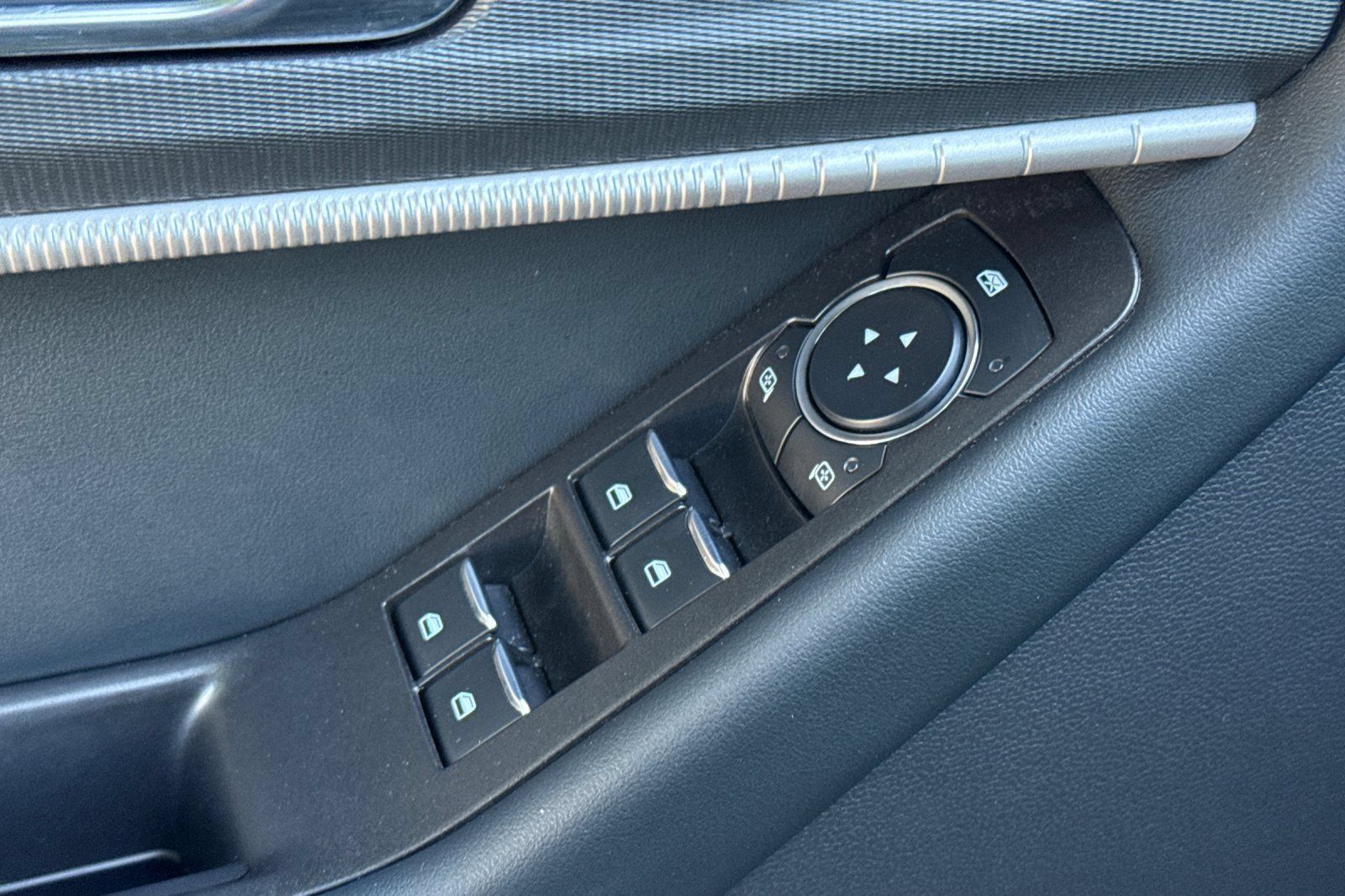Certified 2025 Ford Explorer ST-Line AWD/4WD image 11
