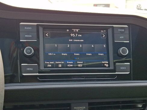Used 2024 Volkswagen Jetta SE w/ Panoramic Sunroof Package FWD image 22
