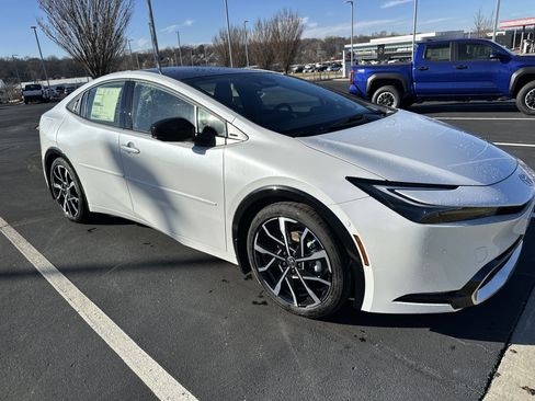 New 2026 Toyota Prius XSE Premium image 2