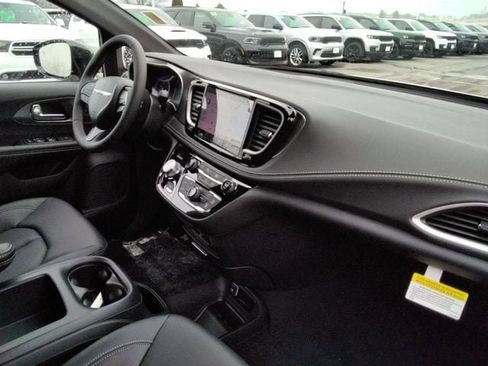 New 2026 Chrysler Pacifica Select w/ S Appearance Package AWD/4WD image 21