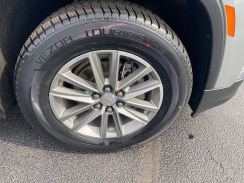 Used 2023 Chevrolet Traverse LT image 34