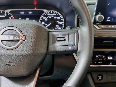 Used 2025 Nissan Rogue SV FWD image 20