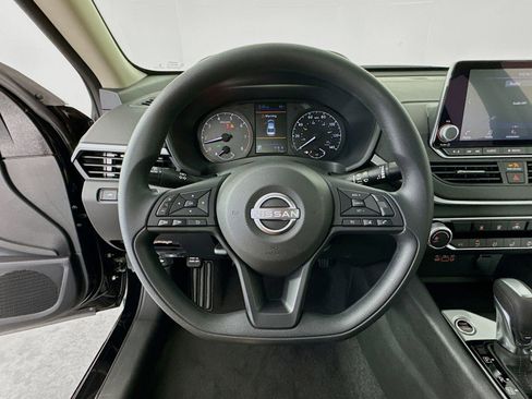 Used 2025 Nissan Altima 2.5 S FWD image 11