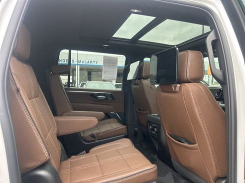 Certified 2025 Chevrolet Suburban High Country image 35