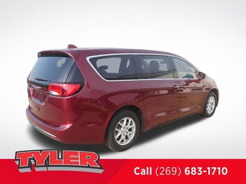 Used 2020 Chrysler Pacifica Touring w/ Cold Weather Group FWD image 8