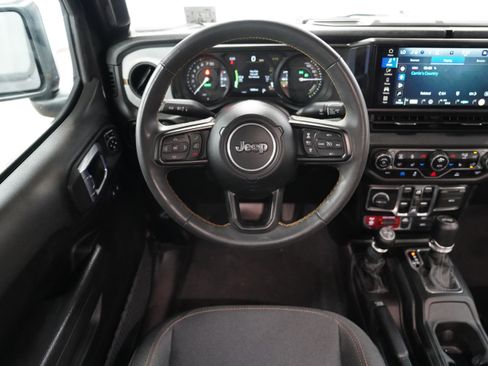 Used 2024 Jeep Wrangler Unlimited AWD/4WD image 12