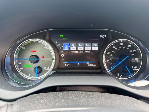 Used 2022 Toyota Venza XLE image 39