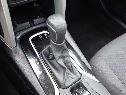 Used 2025 Toyota Corolla Cross LE image 21