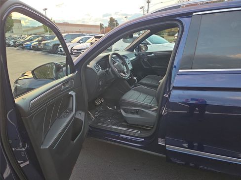 Used 2024 Volkswagen Tiguan SEL R-Line image 12